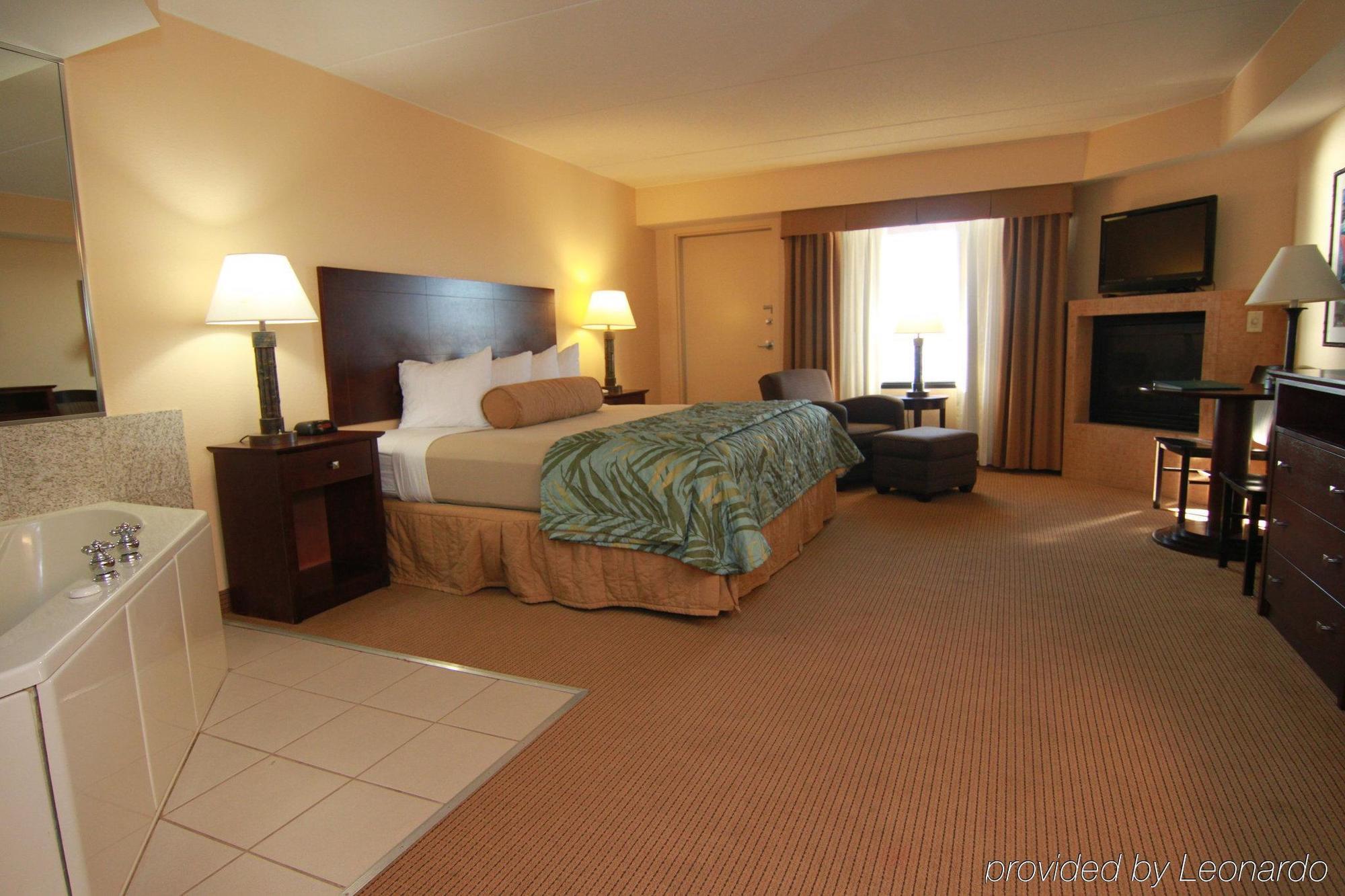 Edgewater Waterpark Hotel Duluth Room photo